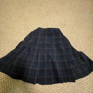 pleated american eagle plaid skirt navy blue with green and side button and zip